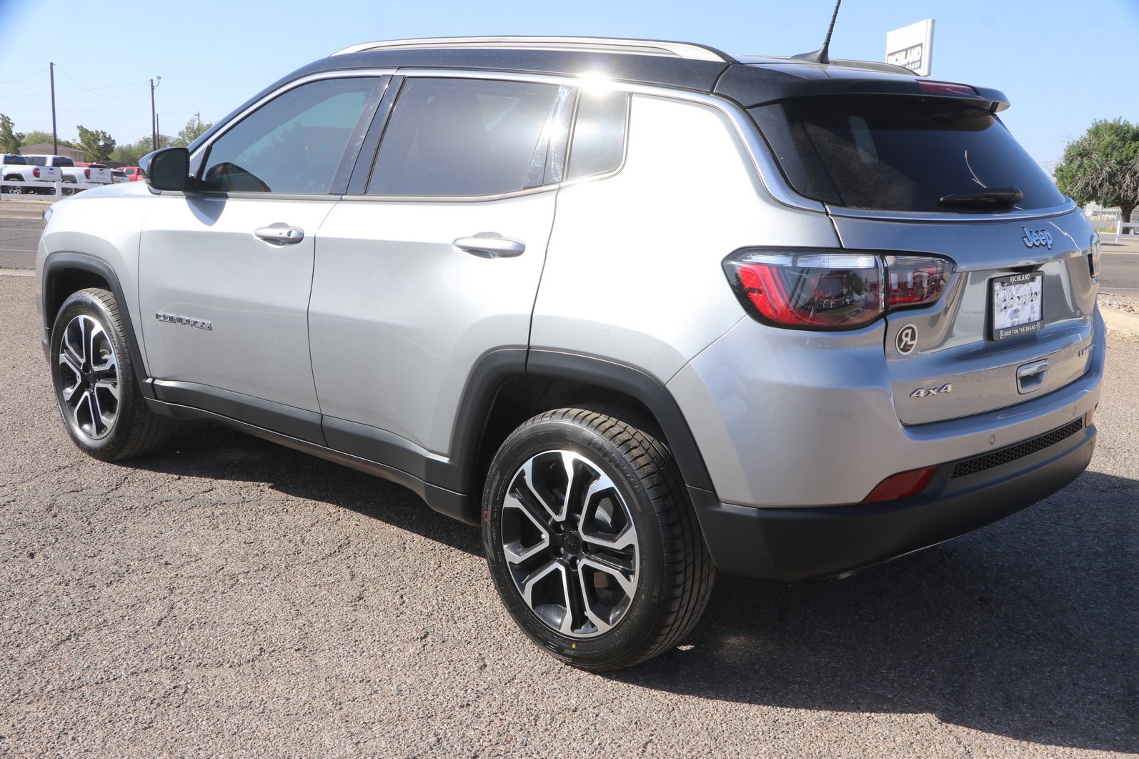 Used 2024 Jeep Compass Limited AWD/4WD image 5