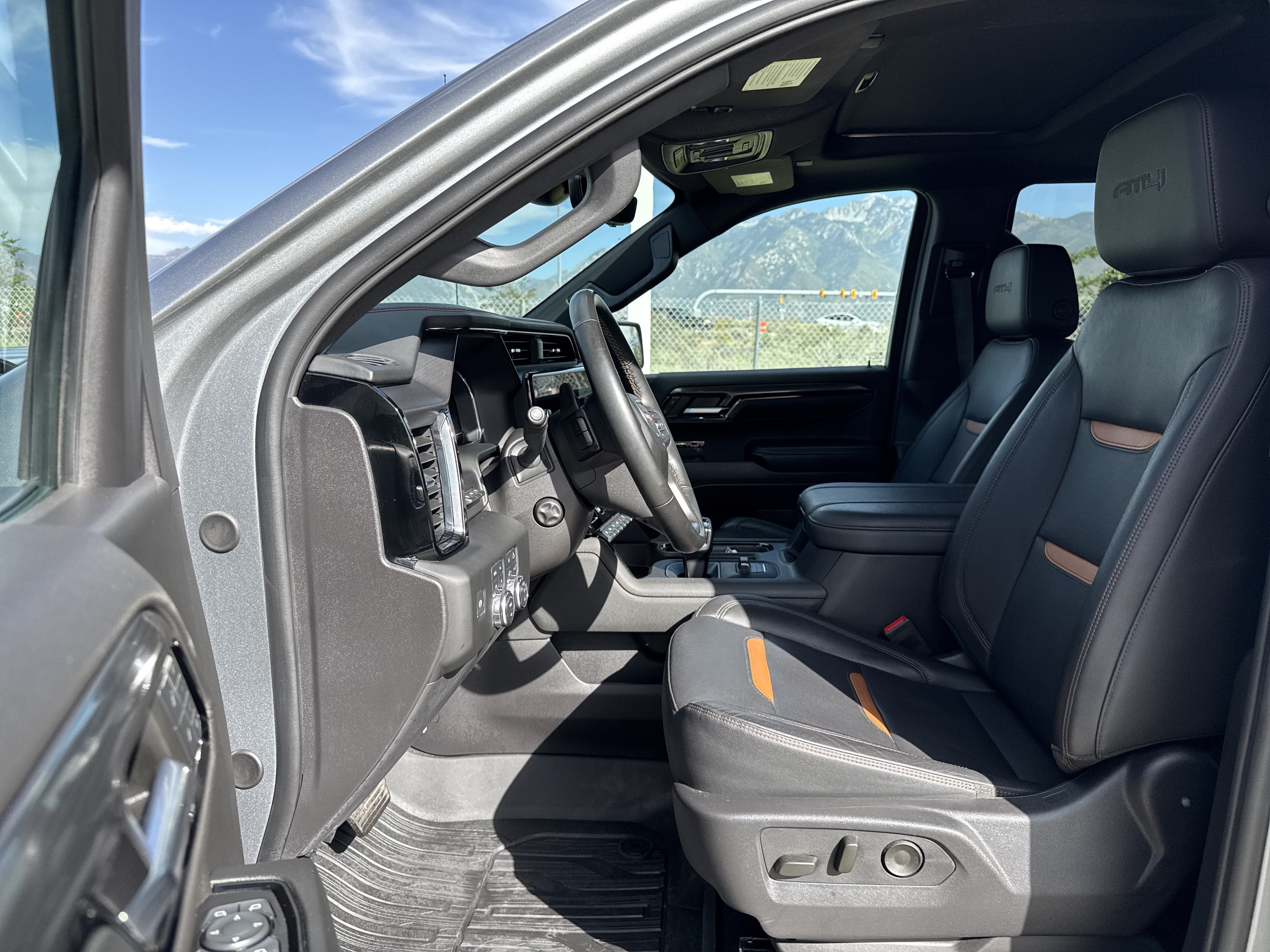 Used 2024 GMC Sierra 1500 AT4 w/ Technology Package AWD/4WD image 19