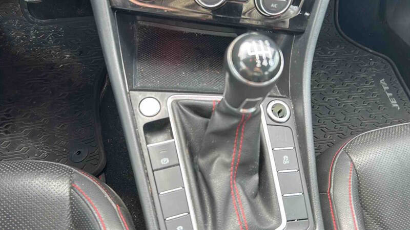 Used 2019 Volkswagen Jetta GLI image 18