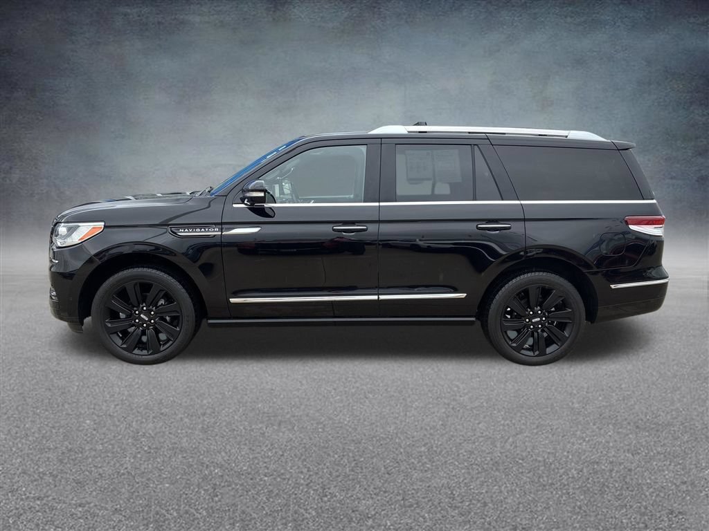 Used 2022 Lincoln Navigator Reserve AWD/4WD image 2