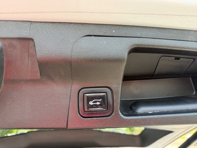 Used 2022 GMC Acadia SLT w/ Technology Package AWD/4WD image 15