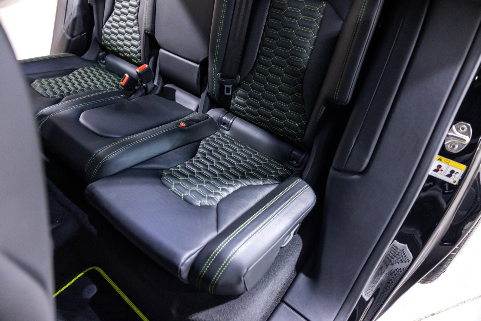 Used 2022 Lamborghini Urus AWD/4WD image 35