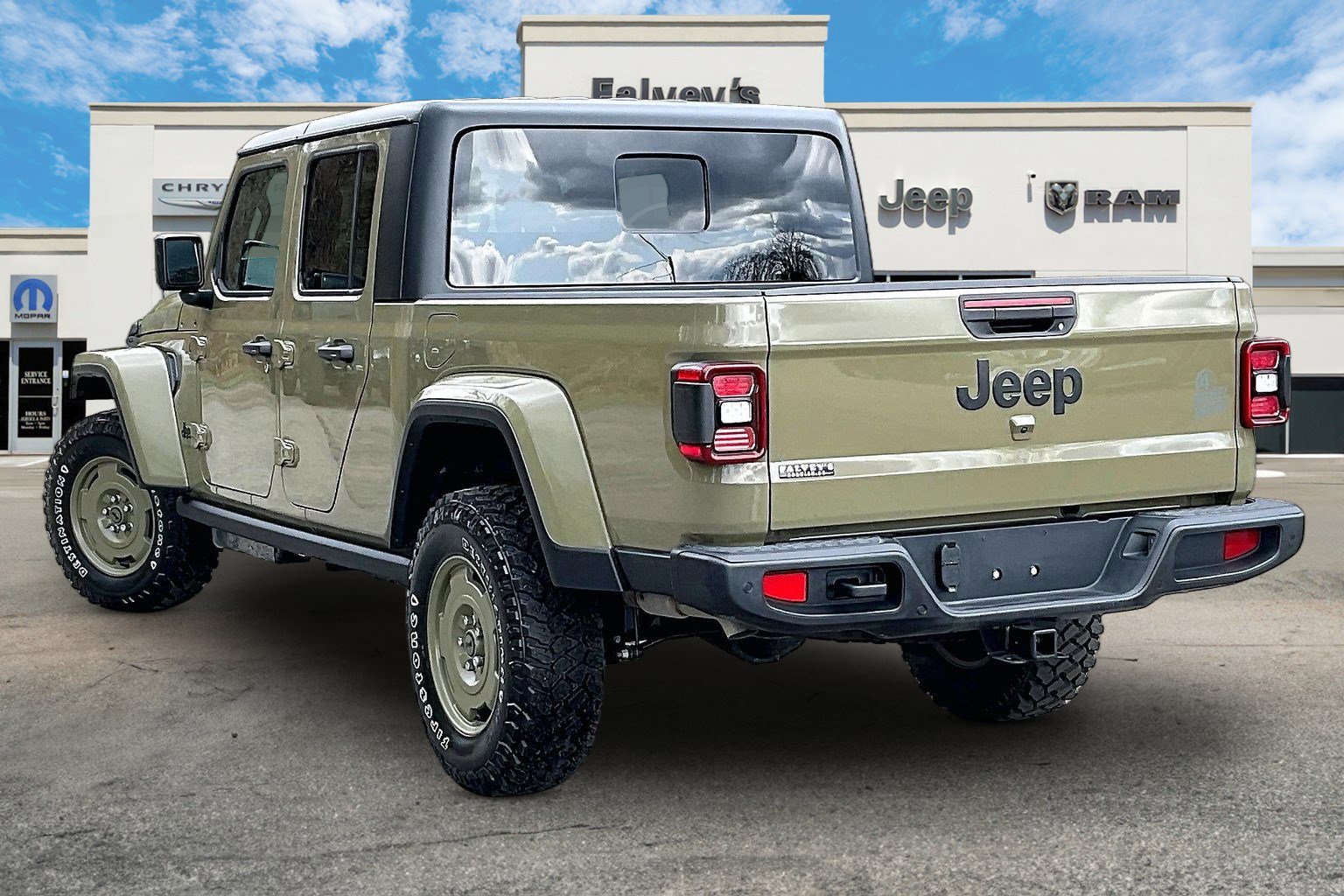 New 2026 Jeep Gladiator Sport AWD/4WD image 3