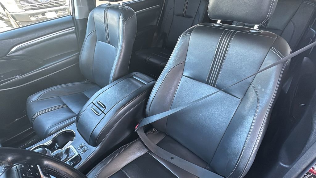 Used 2017 Toyota Highlander SE AWD/4WD image 22