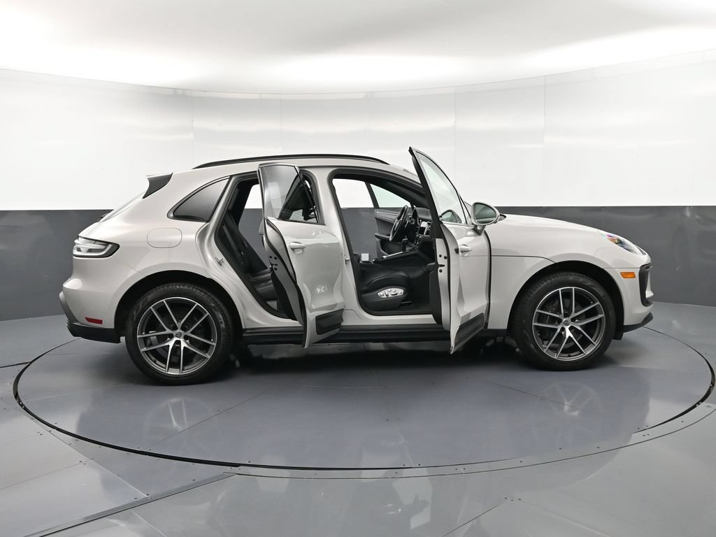 Certified 2023 Porsche Macan Turbo AWD/4WD image 34