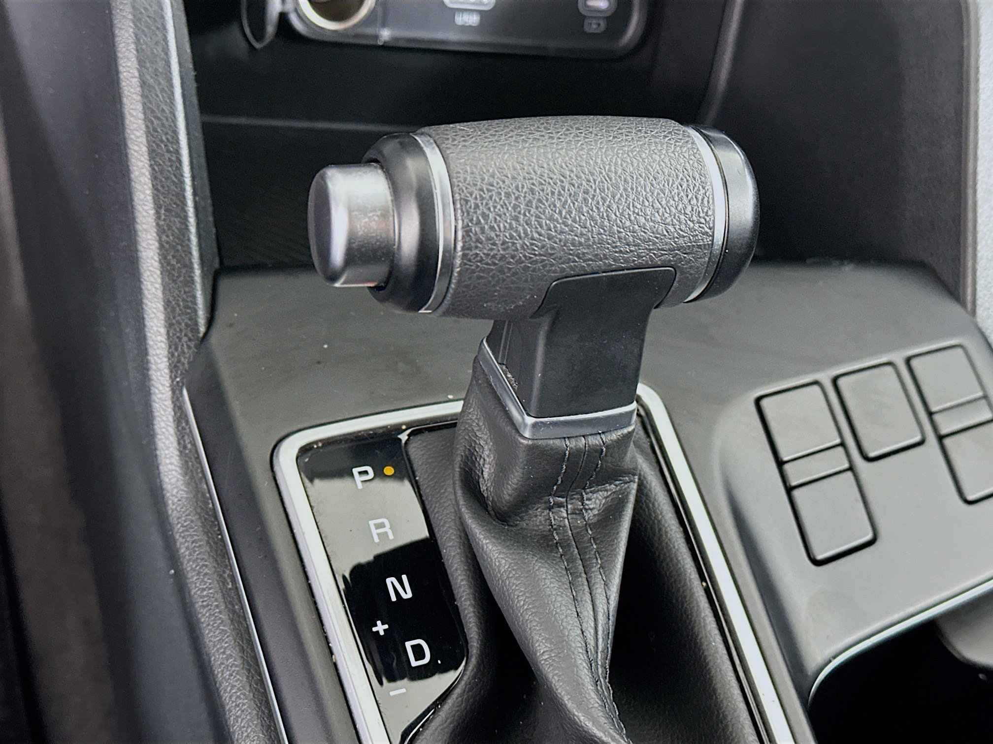 Used 2025 Kia Sportage LX image 24