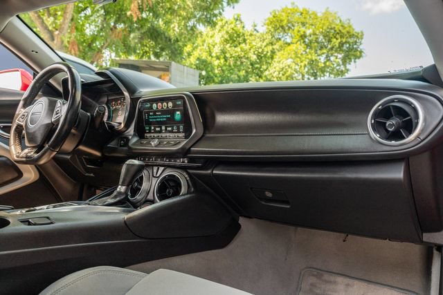Used 2018 Chevrolet Camaro SS RWD image 38