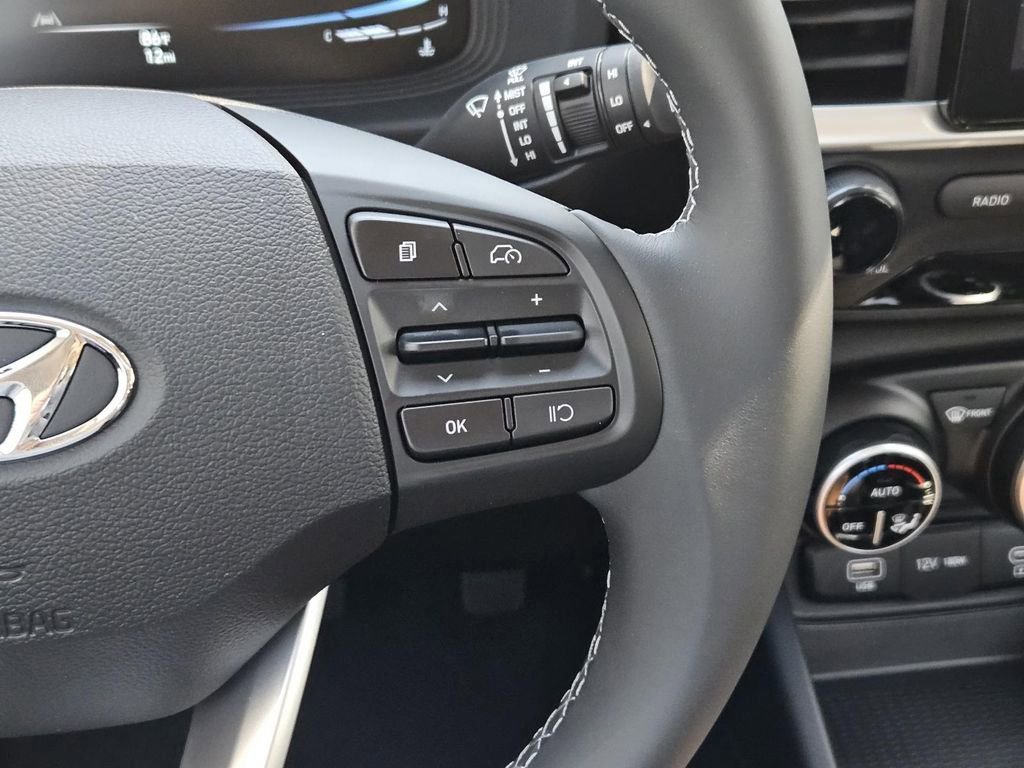 New 2025 Hyundai Venue SEL image 31