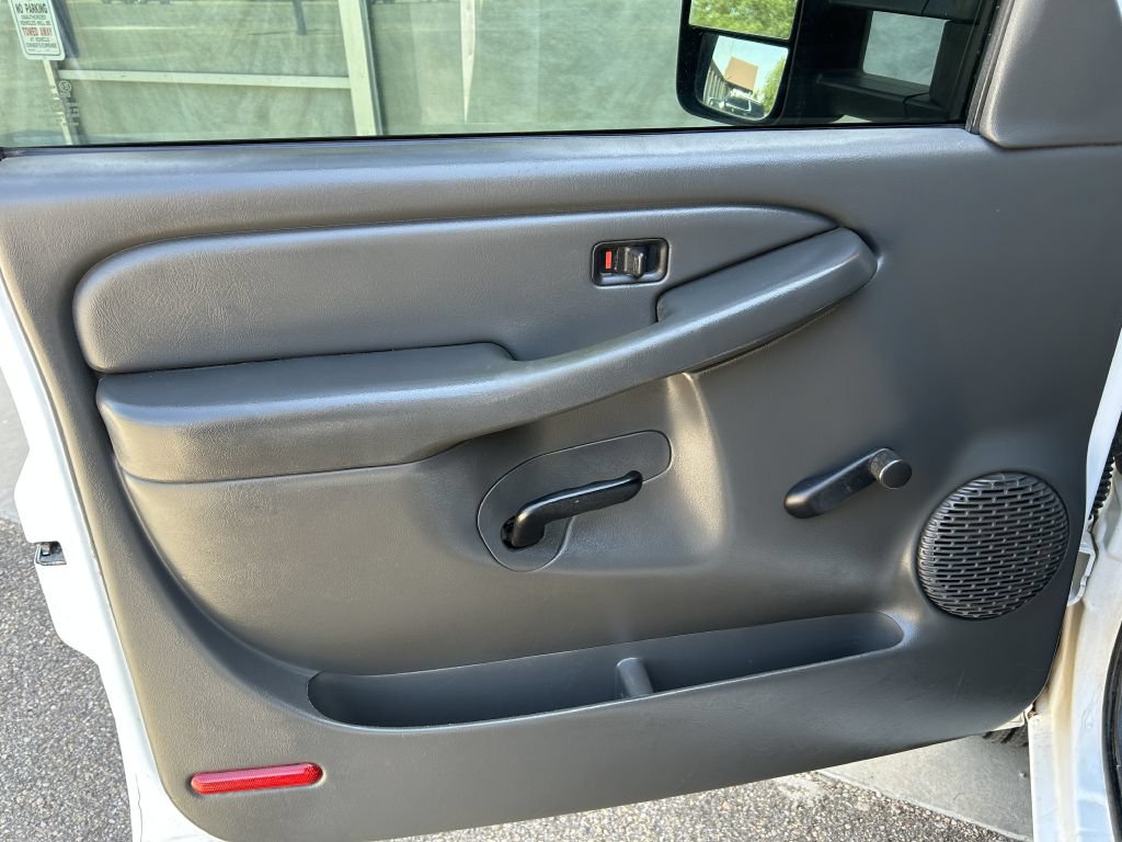 Used 2007 Chevrolet Silverado 3500 2WD Regular Cab image 3