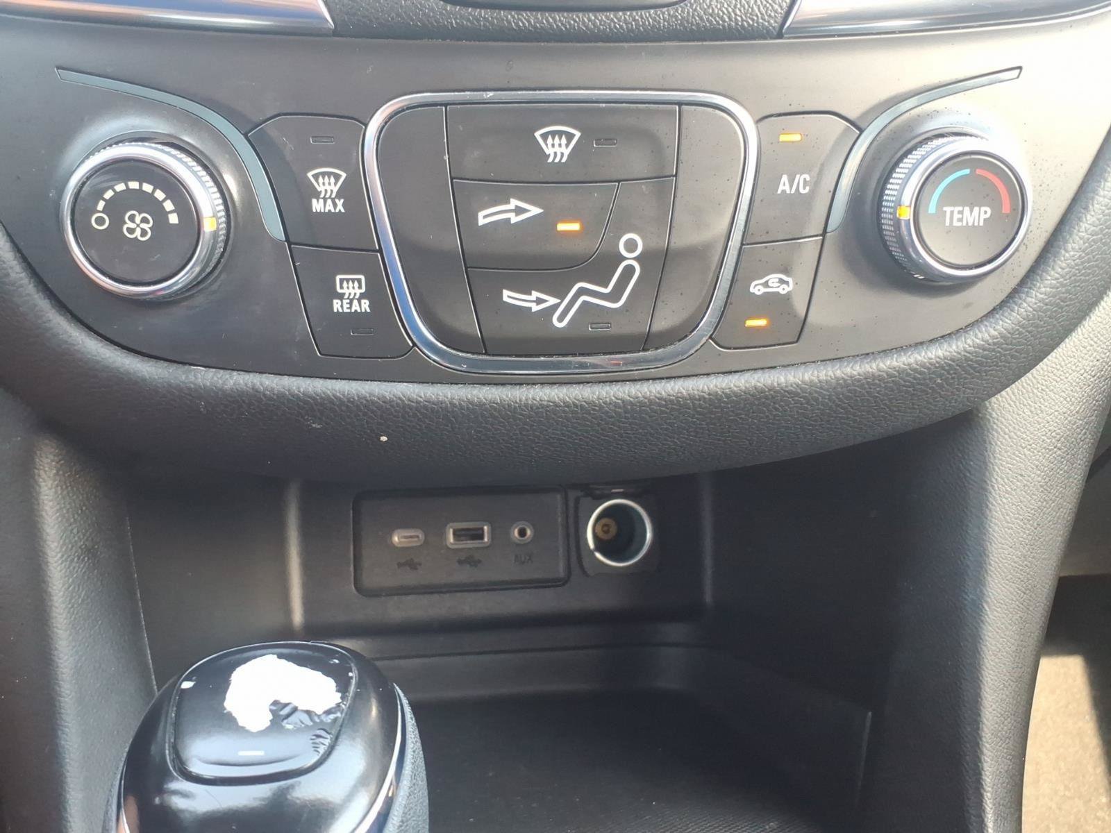 Used 2021 Chevrolet Equinox LT FWD image 24