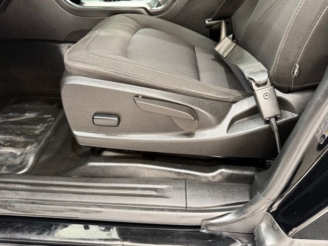 Used 2022 Chevrolet Colorado LT w/ Fleet Safety Package image 12