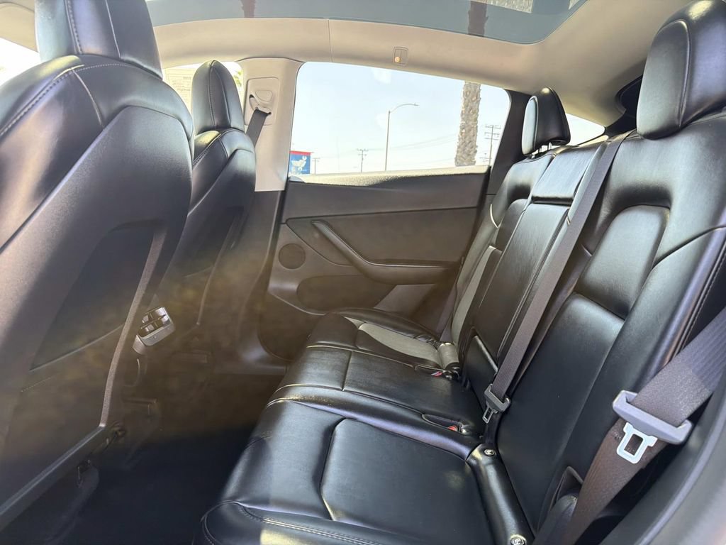 Used 2022 Tesla Model Y Performance AWD/4WD image 16