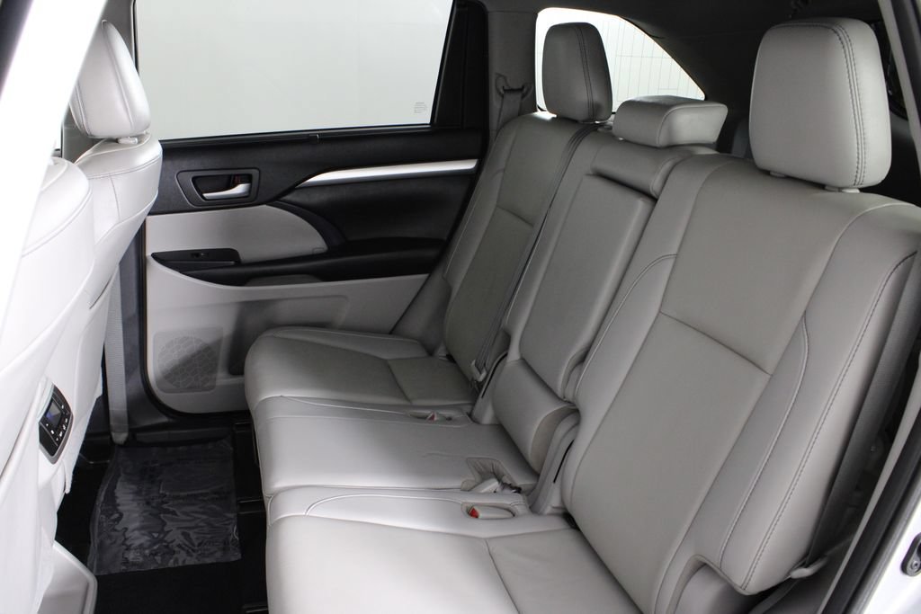 Used 2019 Toyota Highlander XLE AWD/4WD image 21