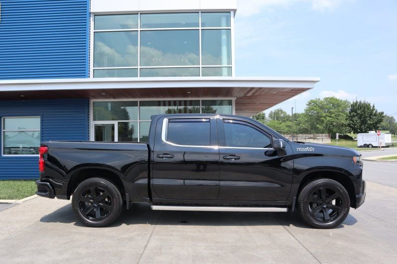 Used 2019 Chevrolet Silverado 1500 High Country w/ Technology Package image 2