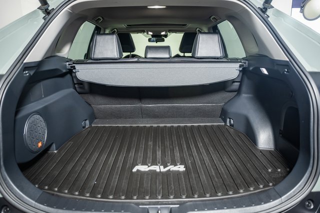 Certified 2022 Toyota RAV4 XLE Premium image 9