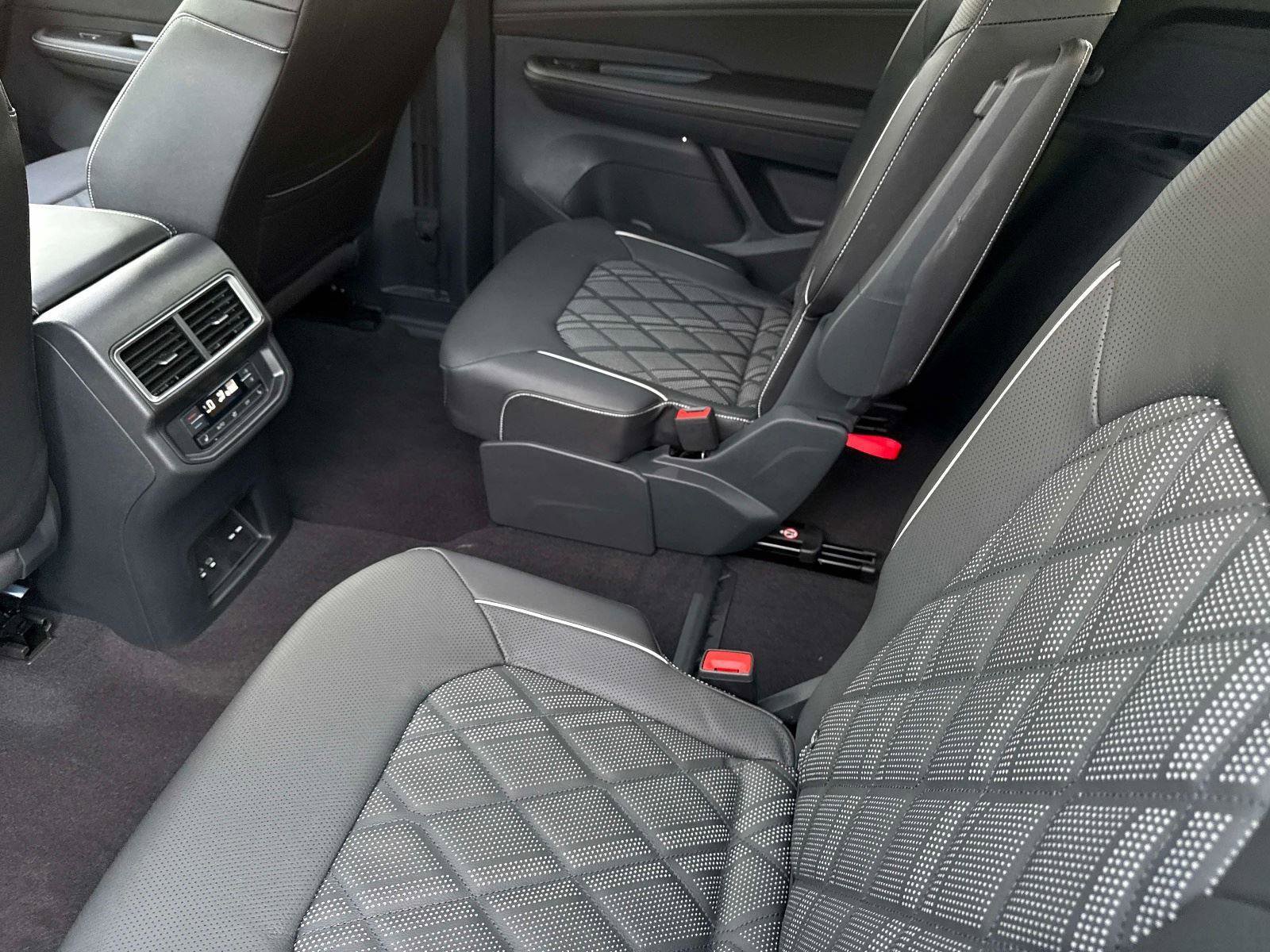 New 2026 Volkswagen Atlas SEL Premium R-Line image 9