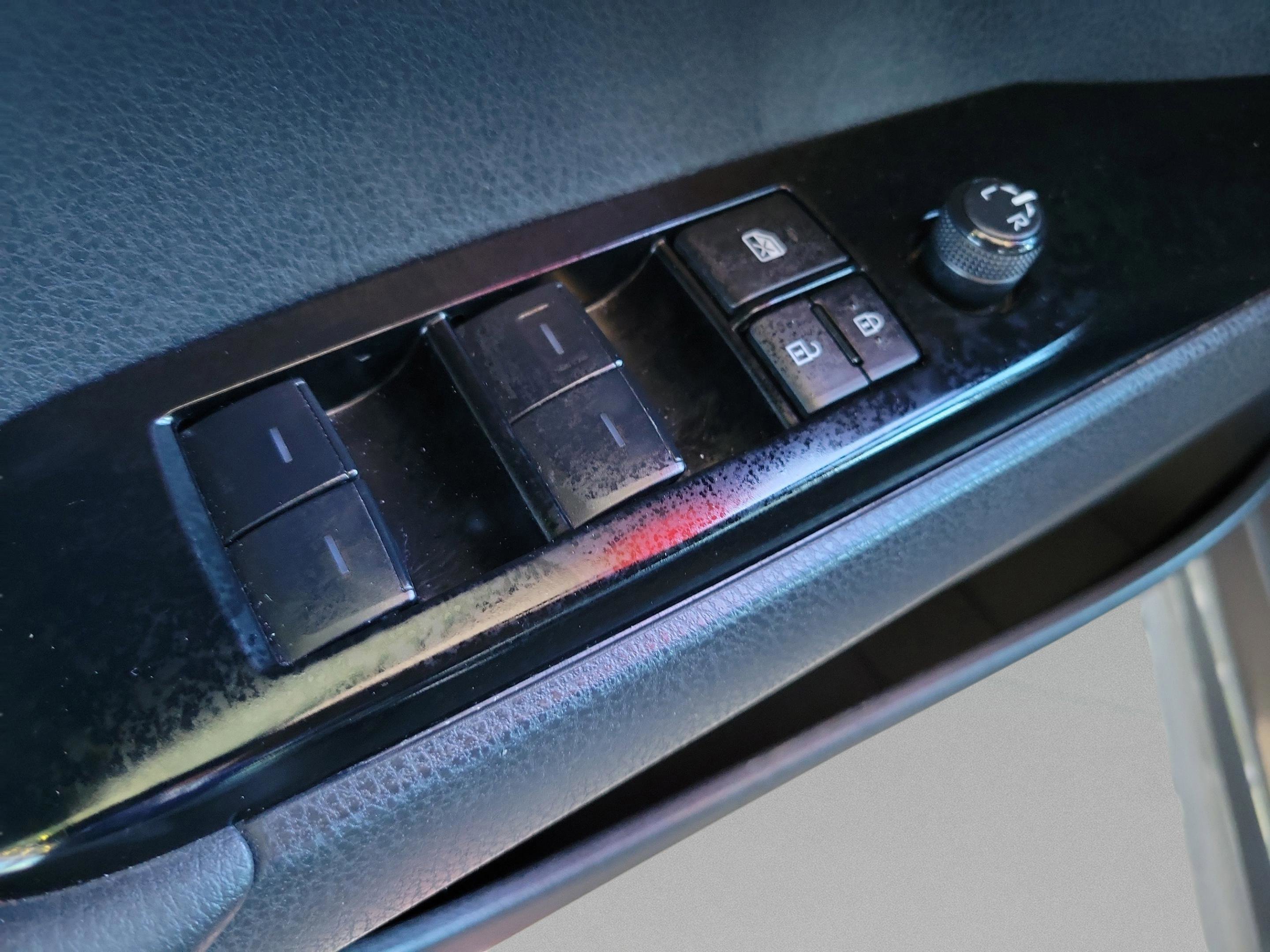 Used 2025 Toyota Camry SE image 30