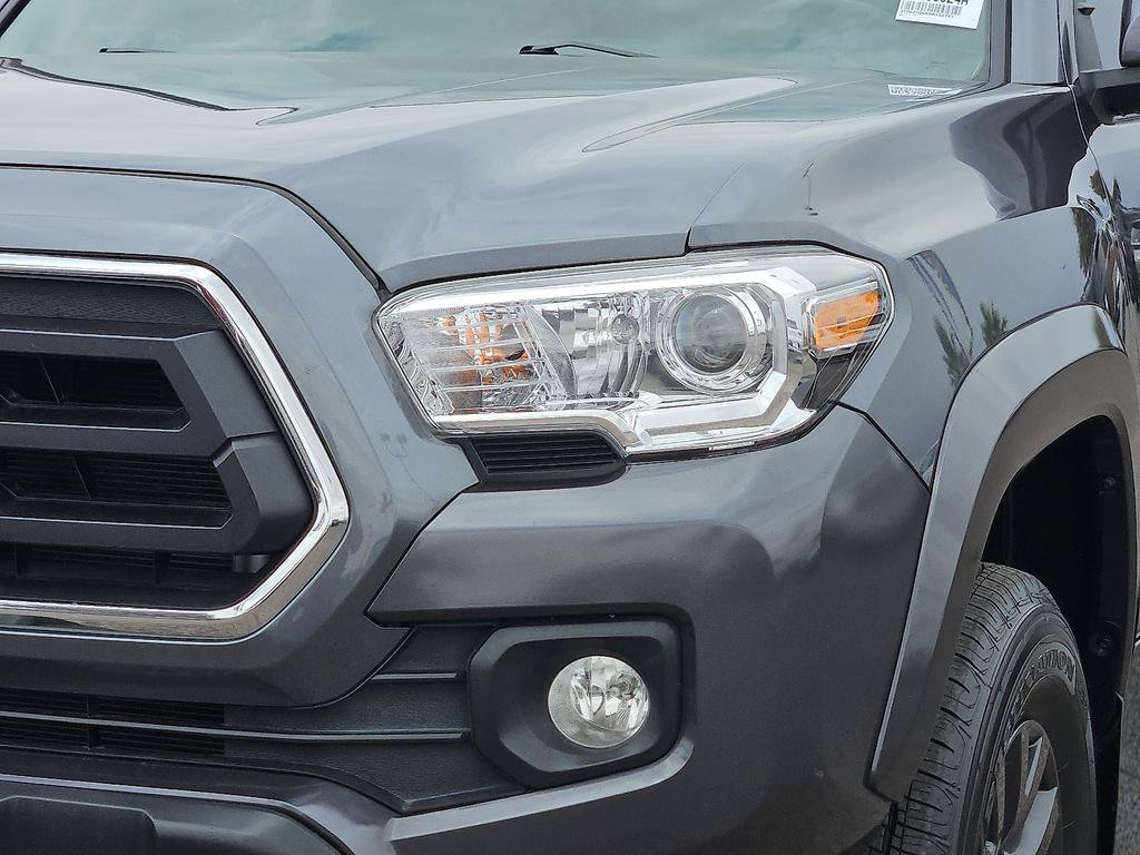 Used 2022 Toyota Tacoma SR5 RWD image 19
