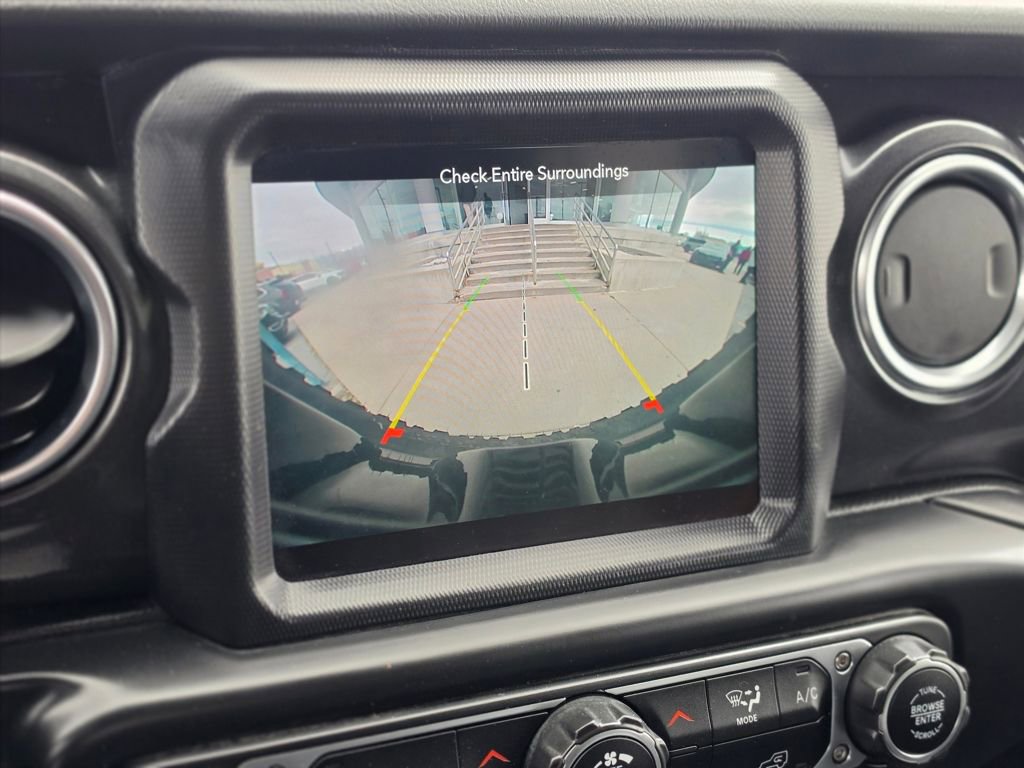 Used 2020 Jeep Wrangler Unlimited Sahara image 22