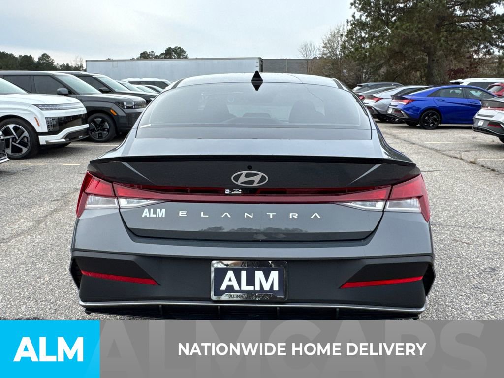 Used 2026 Hyundai Elantra Sport FWD image 4