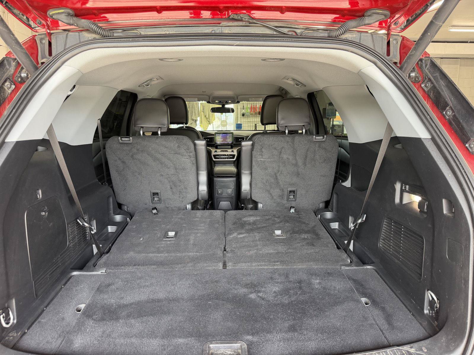 Used 2023 Ford Explorer XLT w/ Equipment Group 202A AWD/4WD image 28