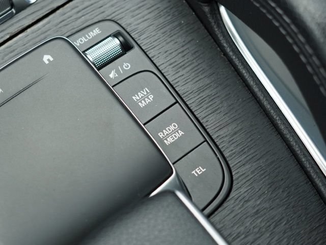 Used 2022 Mercedes-Benz GLE 350 4MATIC w/ Premium Package image 31