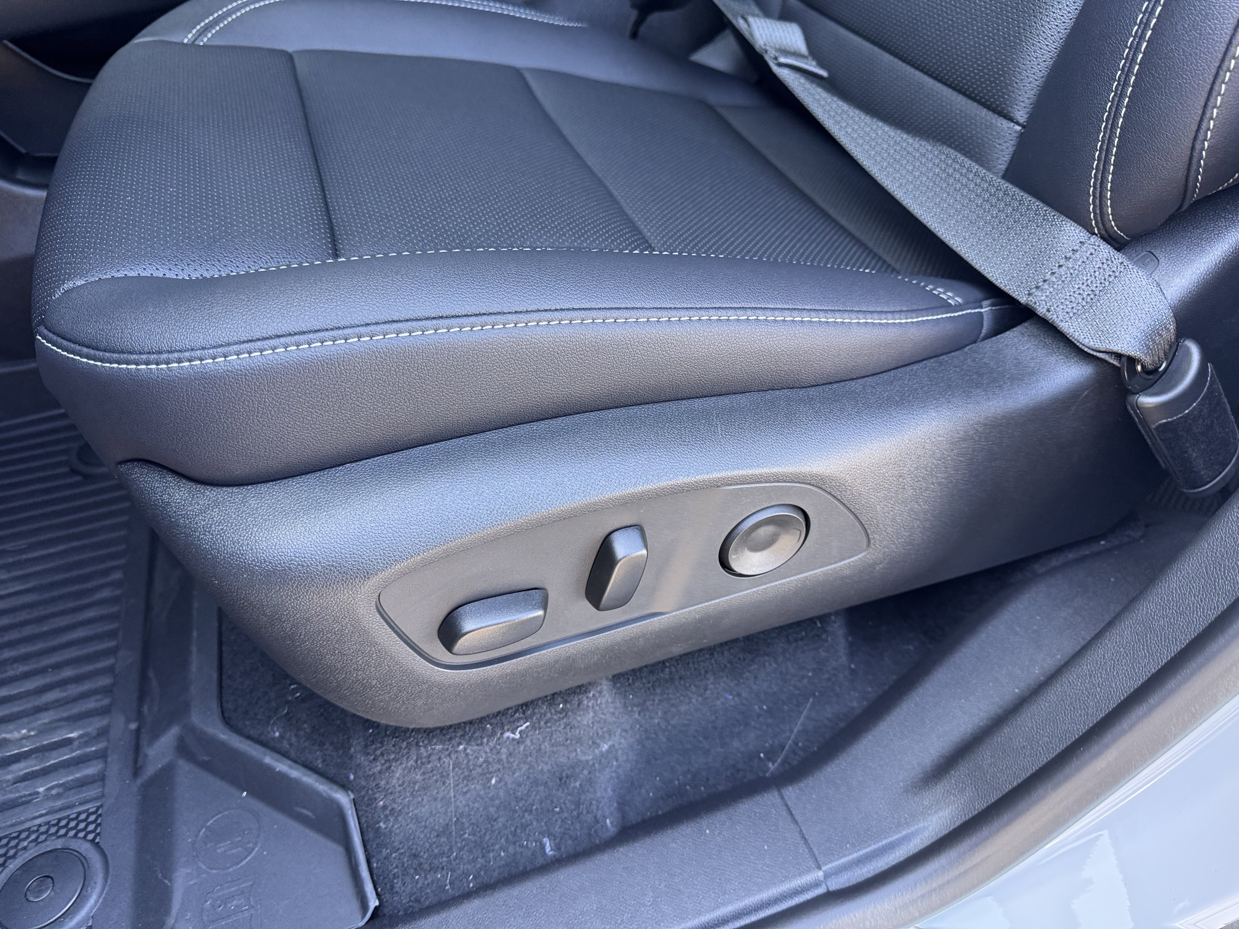 New 2026 Chevrolet Traverse LT w/ Midnight/Sport Edition image 14