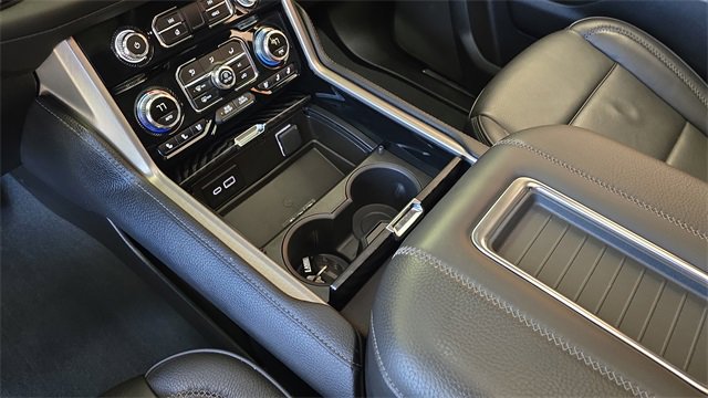 Used 2024 GMC Yukon XL Denali image 27