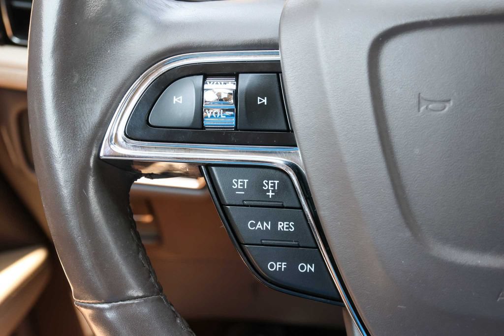 Used 2022 Lincoln Nautilus Reserve AWD/4WD image 32