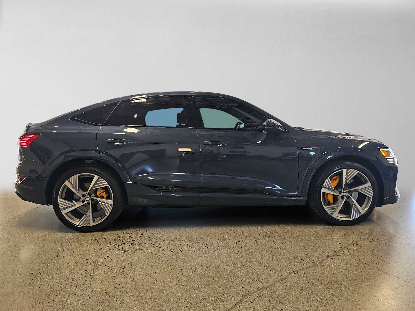 Used 2023 Audi e-tron Prestige w/ Prestige Package AWD/4WD image 2