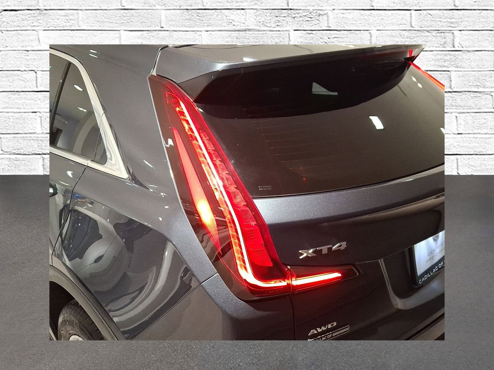 Used 2021 Cadillac XT4 Luxury w/ Cold Weather Package image 9