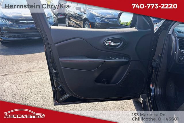 Used 2020 Jeep Cherokee Trailhawk w/ Cold Weather Group AWD/4WD image 14