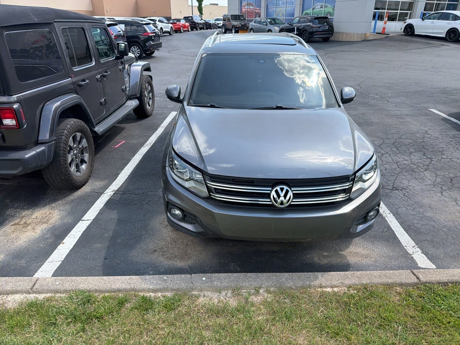 Used 2016 Volkswagen Tiguan SE FWD image 4