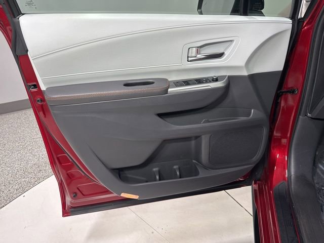 Used 2022 Toyota Sienna XSE FWD image 14