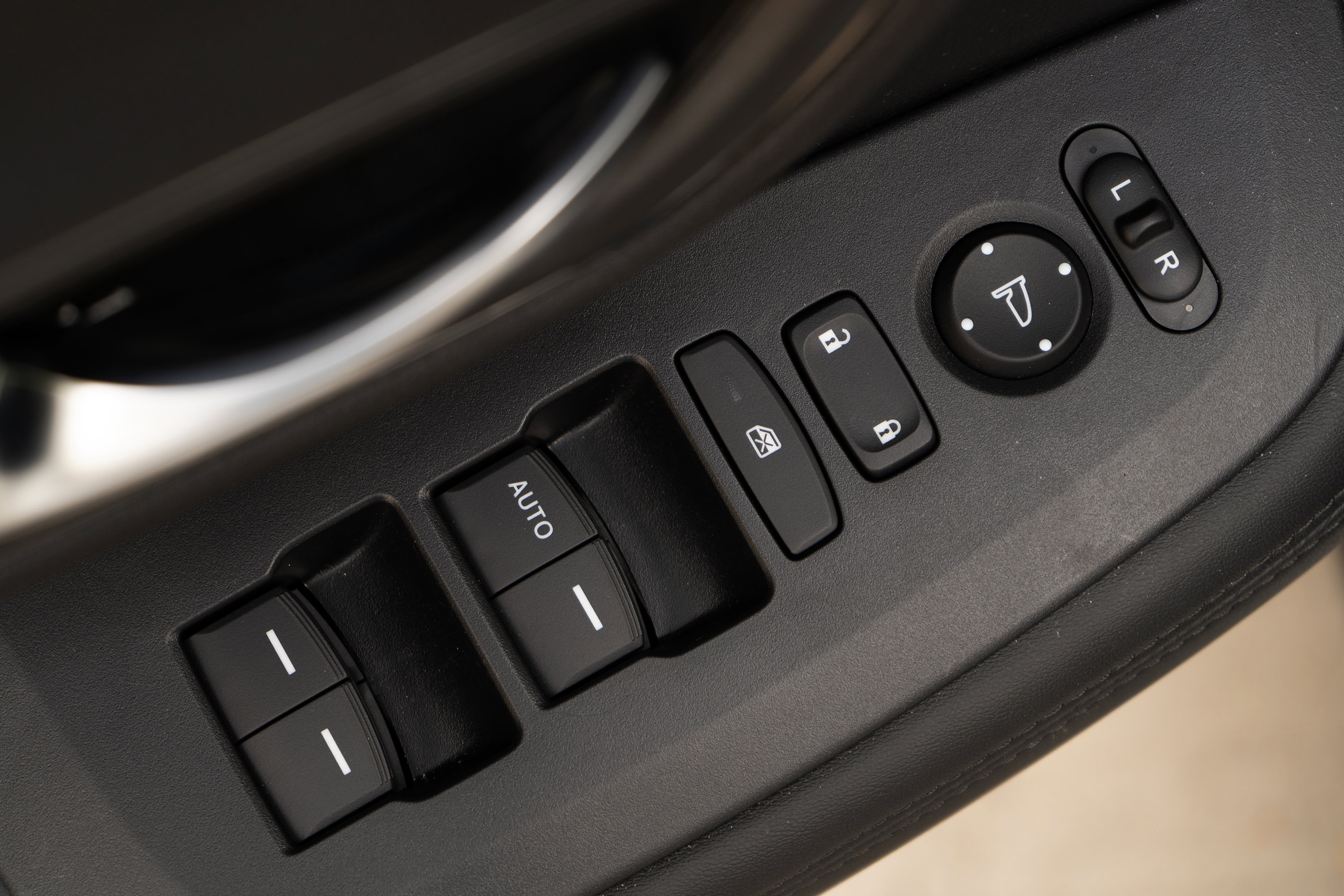 Certified 2026 Honda HR-V LX image 40