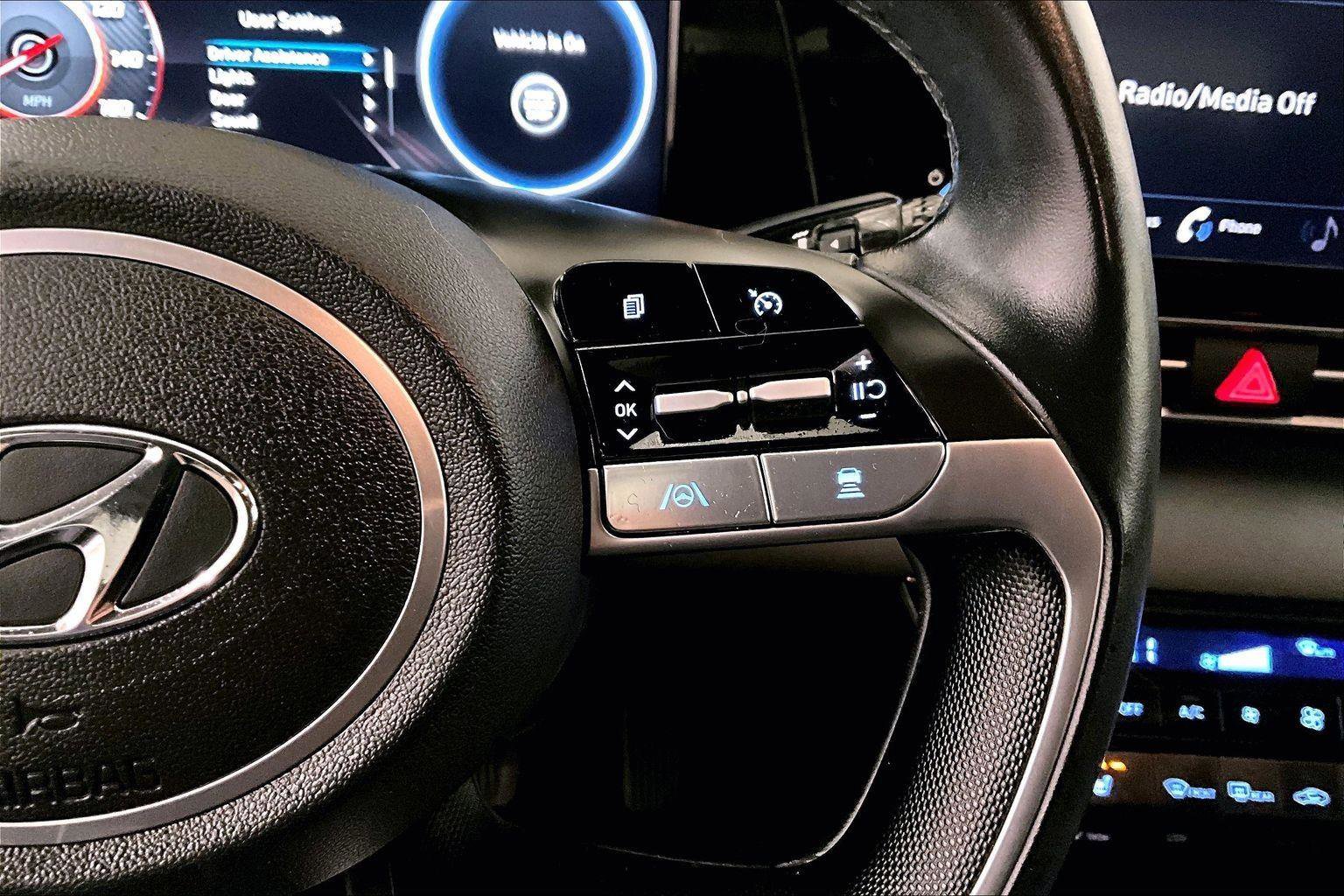Used 2021 Hyundai Elantra SEL w/ Convenience + Premium Package image 18