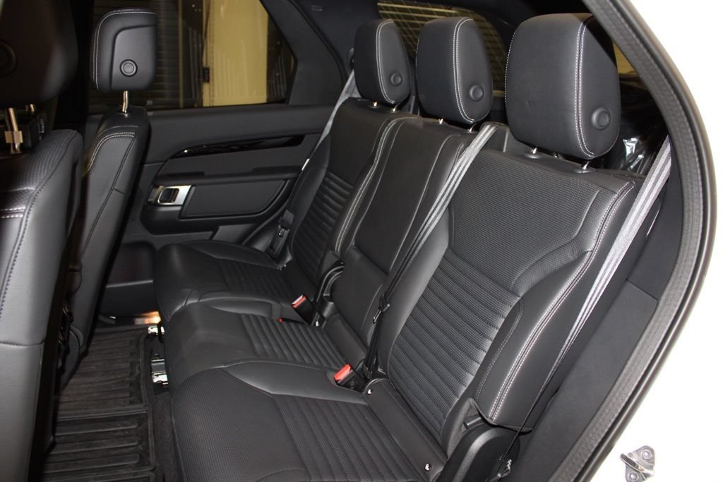 Used 2025 Land Rover Discovery S AWD/4WD image 36