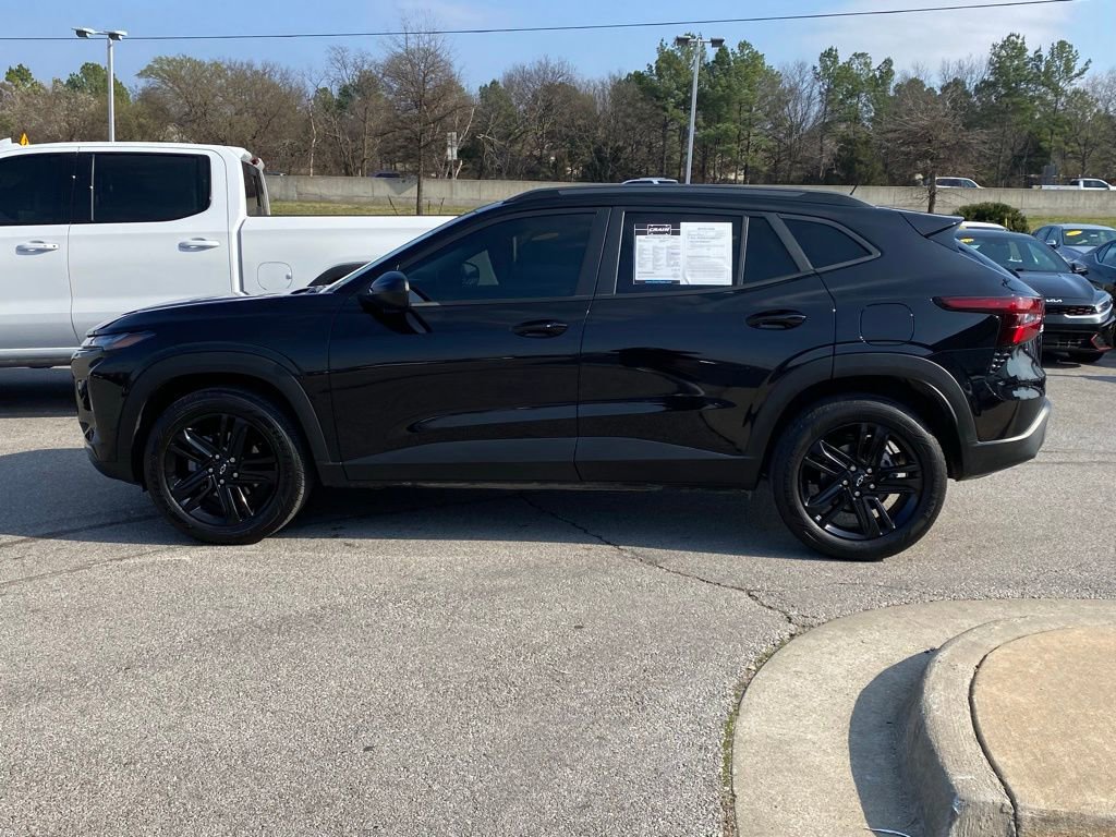 Used 2025 Chevrolet Trax ACTIV w/ Sunroof Package image 4