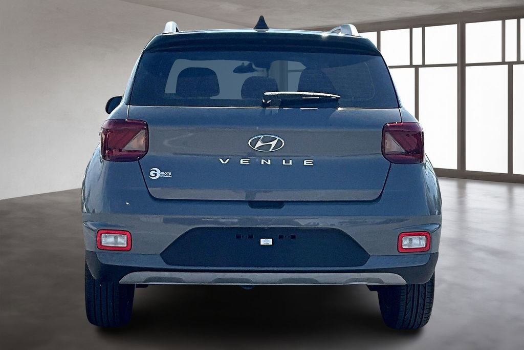 Used 2022 Hyundai Venue Limited FWD image 6