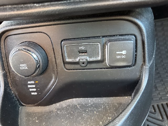 Used 2016 Jeep Renegade Sport w/ Power & Air Group AWD/4WD image 32