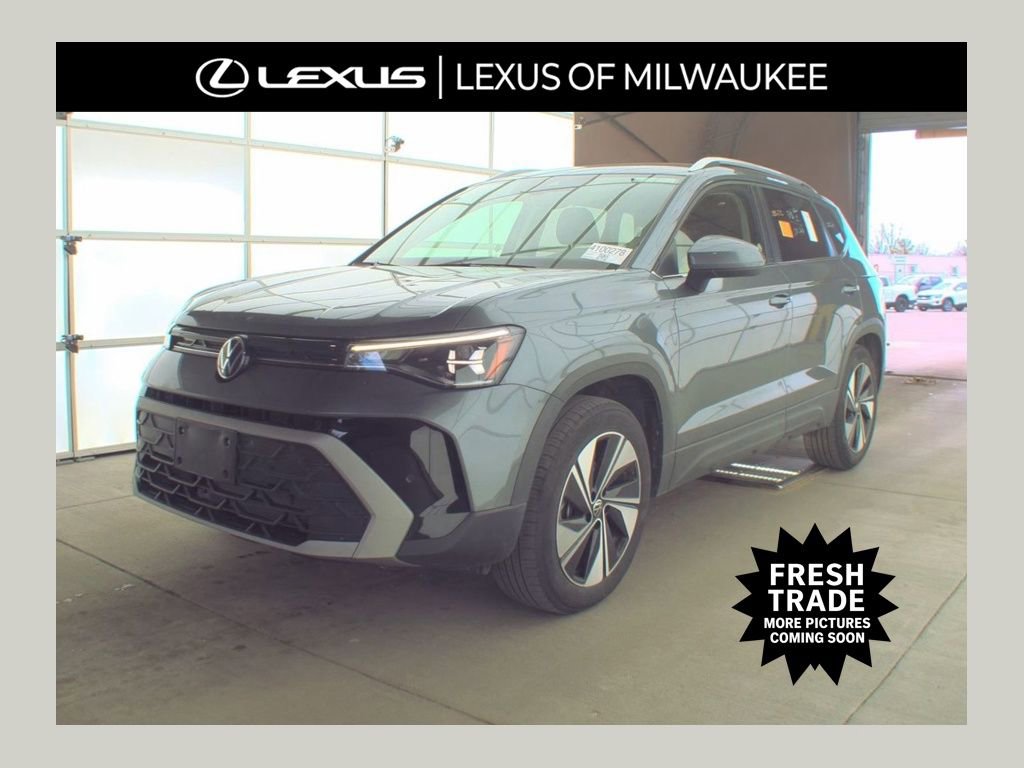 Used 2025 Volkswagen Taos SE image 1