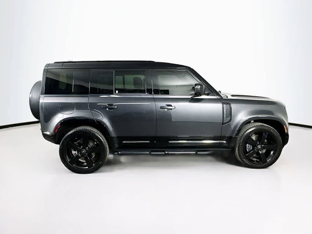 Used 2025 Land Rover Defender 110 X-Dynamic SE AWD/4WD image 25