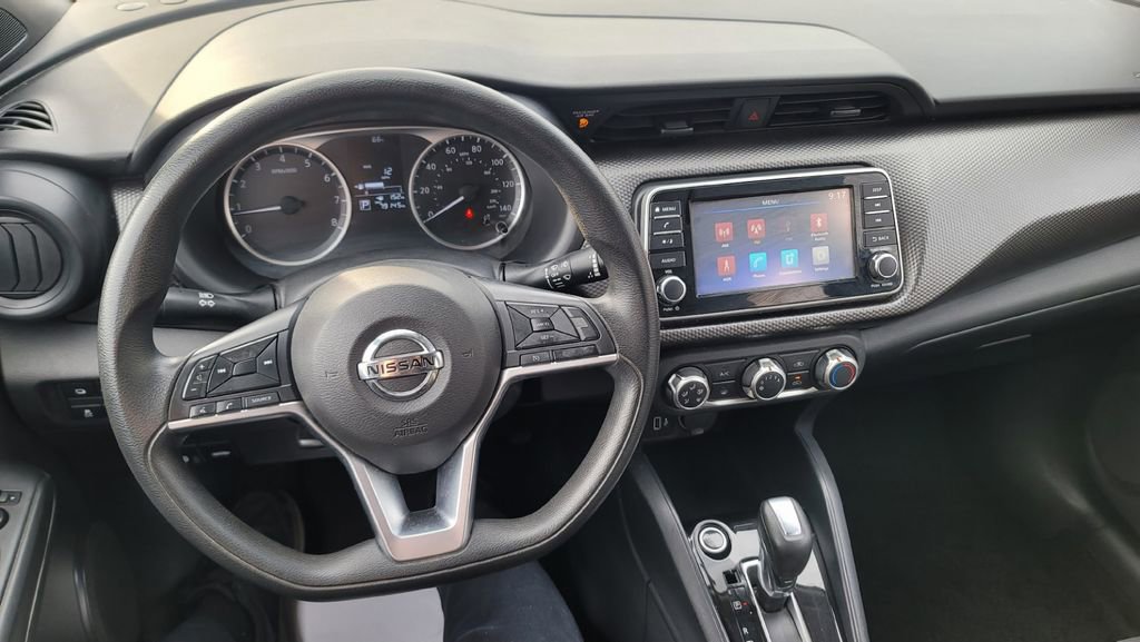 Used 2020 Nissan Kicks S image 20