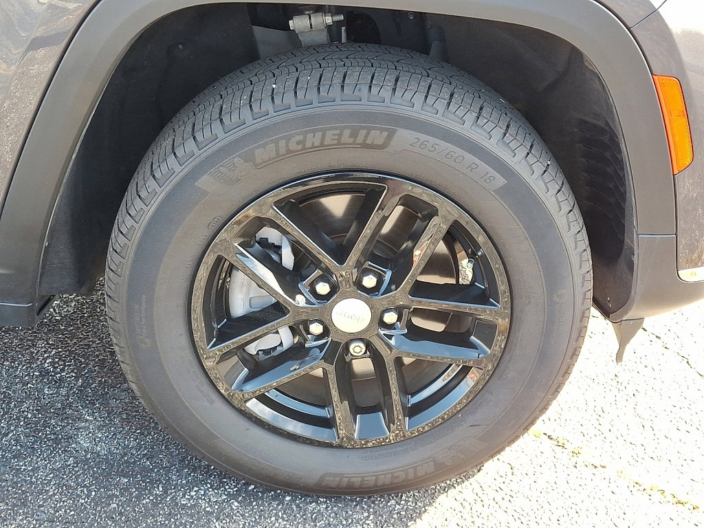 Used 2024 Jeep Grand Cherokee L Laredo w/ Luxury Tech Group I image 9