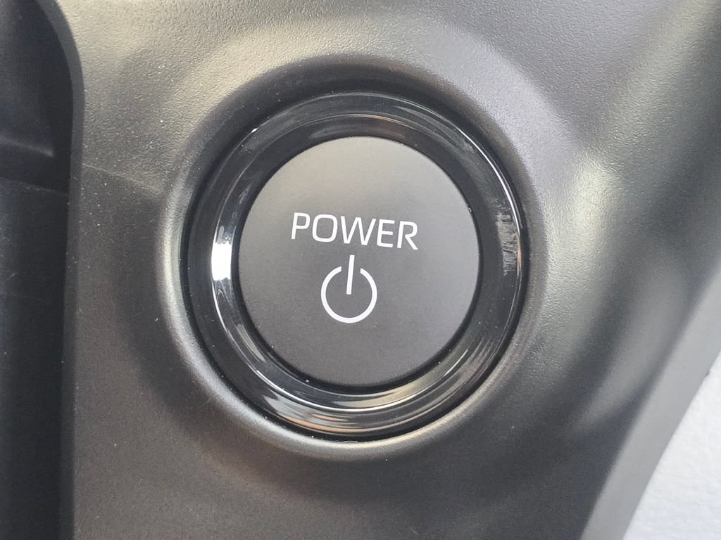 Used 2025 Toyota Sienna XLE FWD image 31