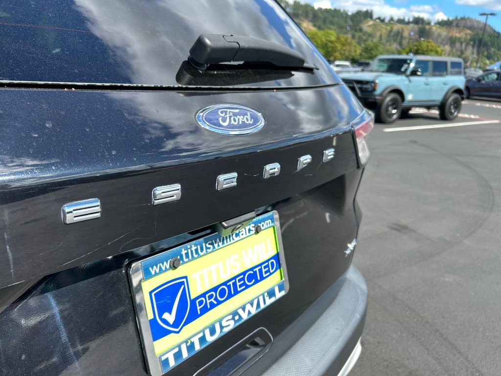 Used 2022 Ford Escape Titanium w/ Class II Trailer Tow Package image 32