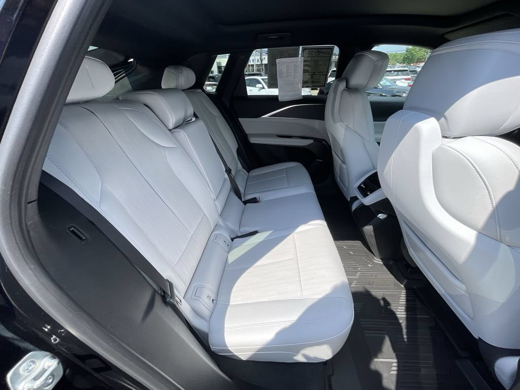 Certified 2024 Cadillac Lyriq Luxury RWD image 27
