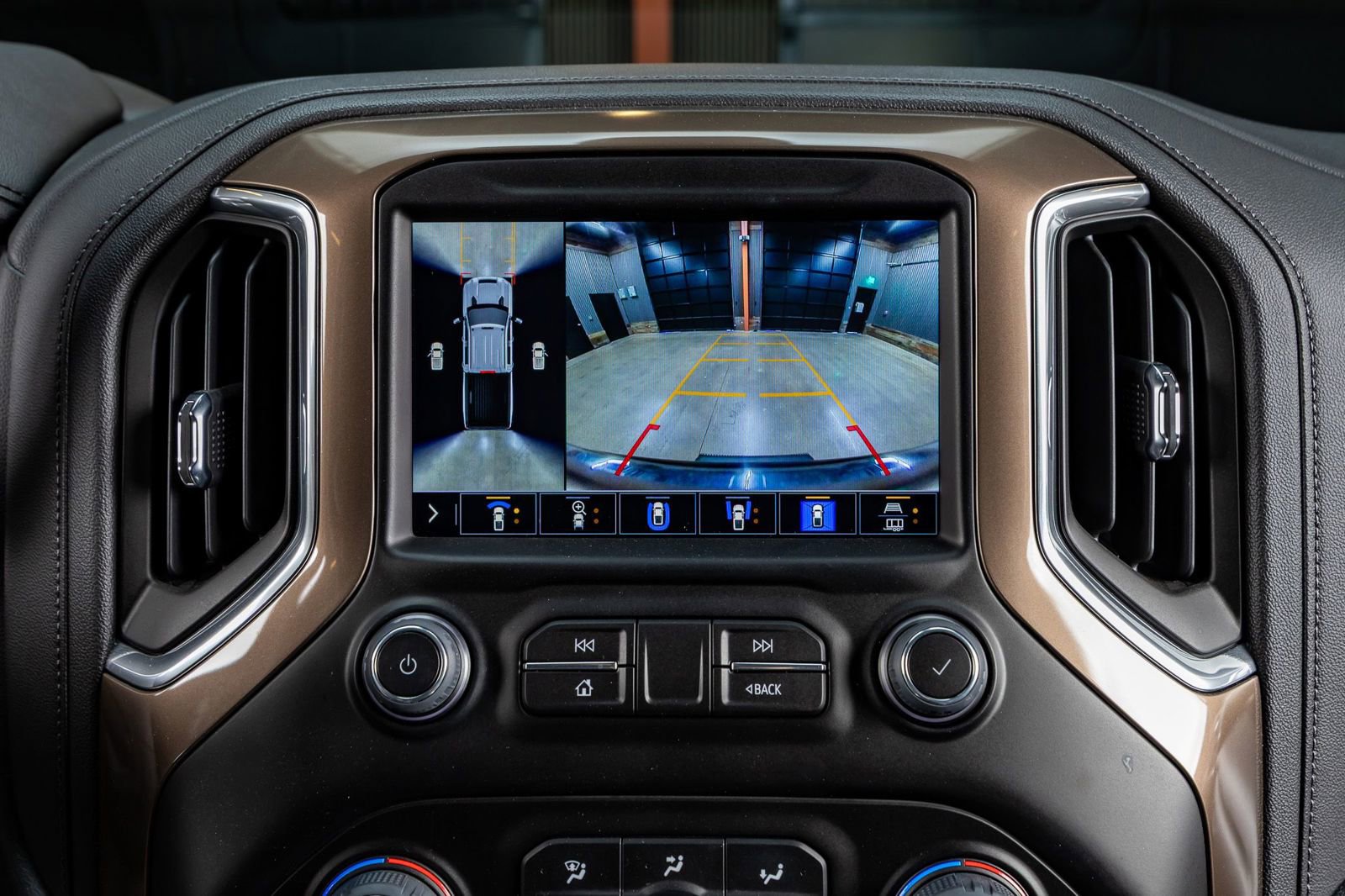 Used 2023 Chevrolet Silverado 3500 High Country w/ Z71 Off-Road Package image 25