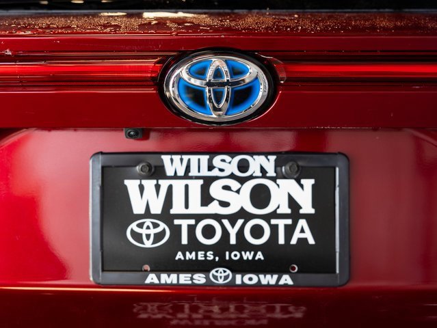 Used 2022 Toyota Venza XLE image 6