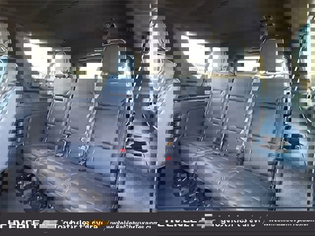 Used 2023 Chevrolet Suburban Premier image 32